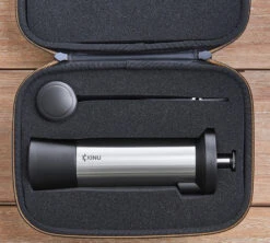 Moulin à Café Manuel KINU M47 Simplicity + Valise De Transport 7 Moulin à Café Manuel KINU M47 Simplicity + Valise De Transport -Boutique De Café kinu simplicity valise 1