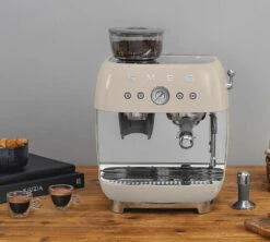 Machine Expresso SMEG EGF03CREU Crème Années 50 Avec Moulin Intégré -Boutique De Café smeg egf03 creme 5